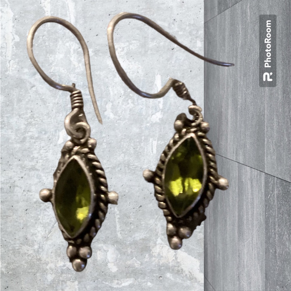 925 Sterling Silver Earrings. 

Pretty present for ❤️💖 Valentines Day.